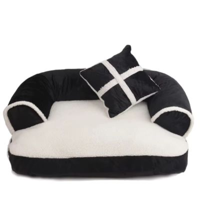 canape-chien-noir-avec-coussin