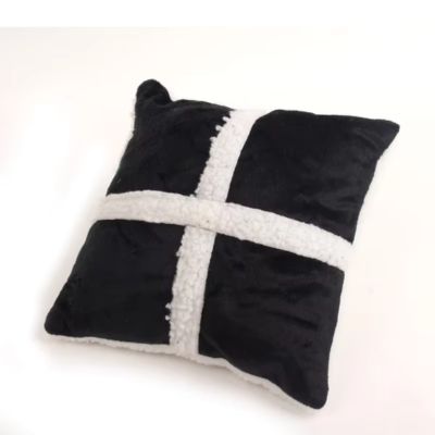 canape-chien-noir-coussin