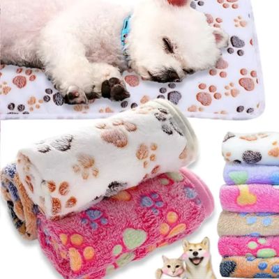 couverture-chien-polaire-motif-pattes-apaisant