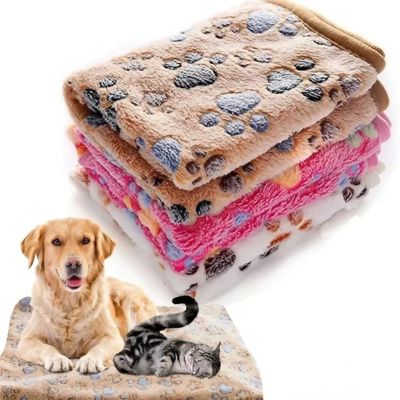 couverture-chien-polaire-motif-pattes-confort