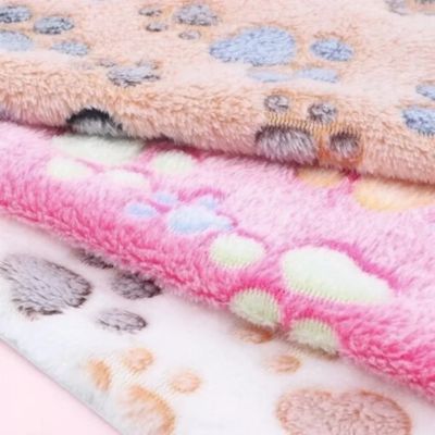 couverture-chien-polaire-motif-pattes-douceur