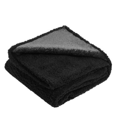 couverture-impermeable-chien-noir