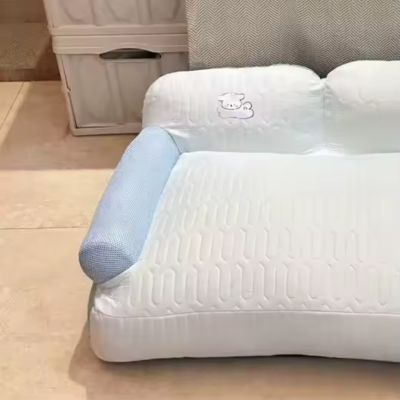 fauteuil-chien-bleu-blanc-accoudoir